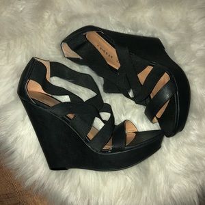 Chinnesse laundry wedges